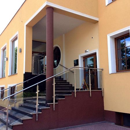 Hotel Jankow Жари Екстериор снимка