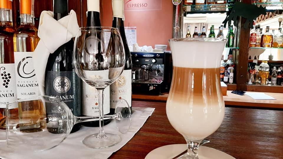 Hotel Jankow Жари Екстериор снимка