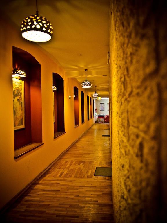 Hotel Jankow Жари Екстериор снимка