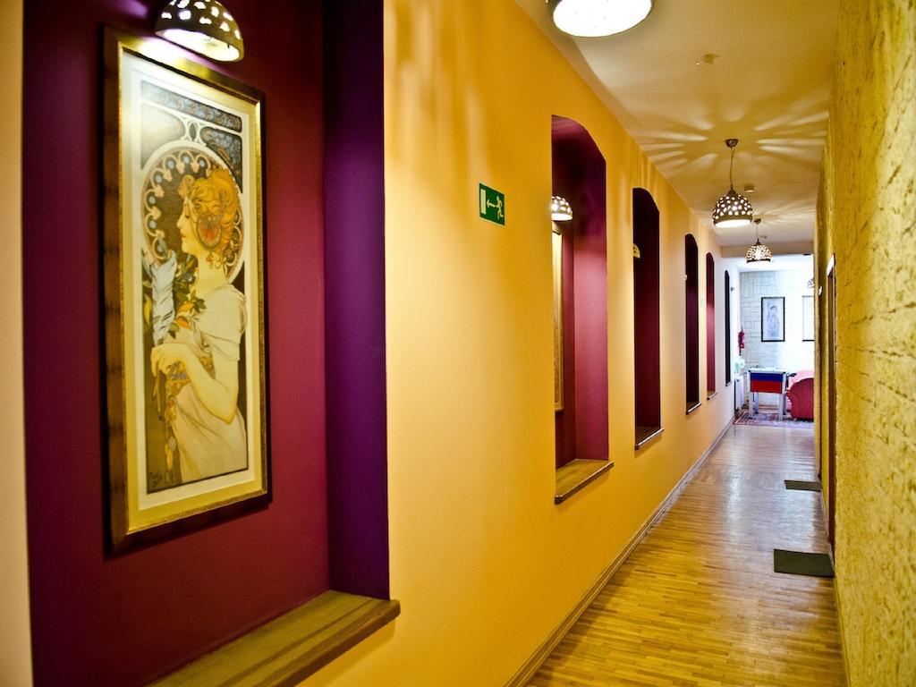 Hotel Jankow Жари Екстериор снимка