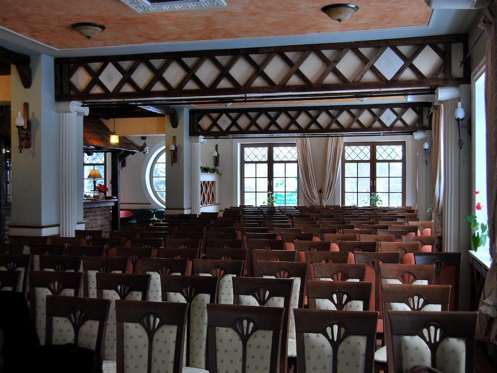Hotel Jankow Жари Екстериор снимка